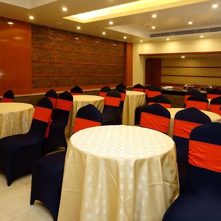 Amalfi Grand Hotel Patna  Ruang foto