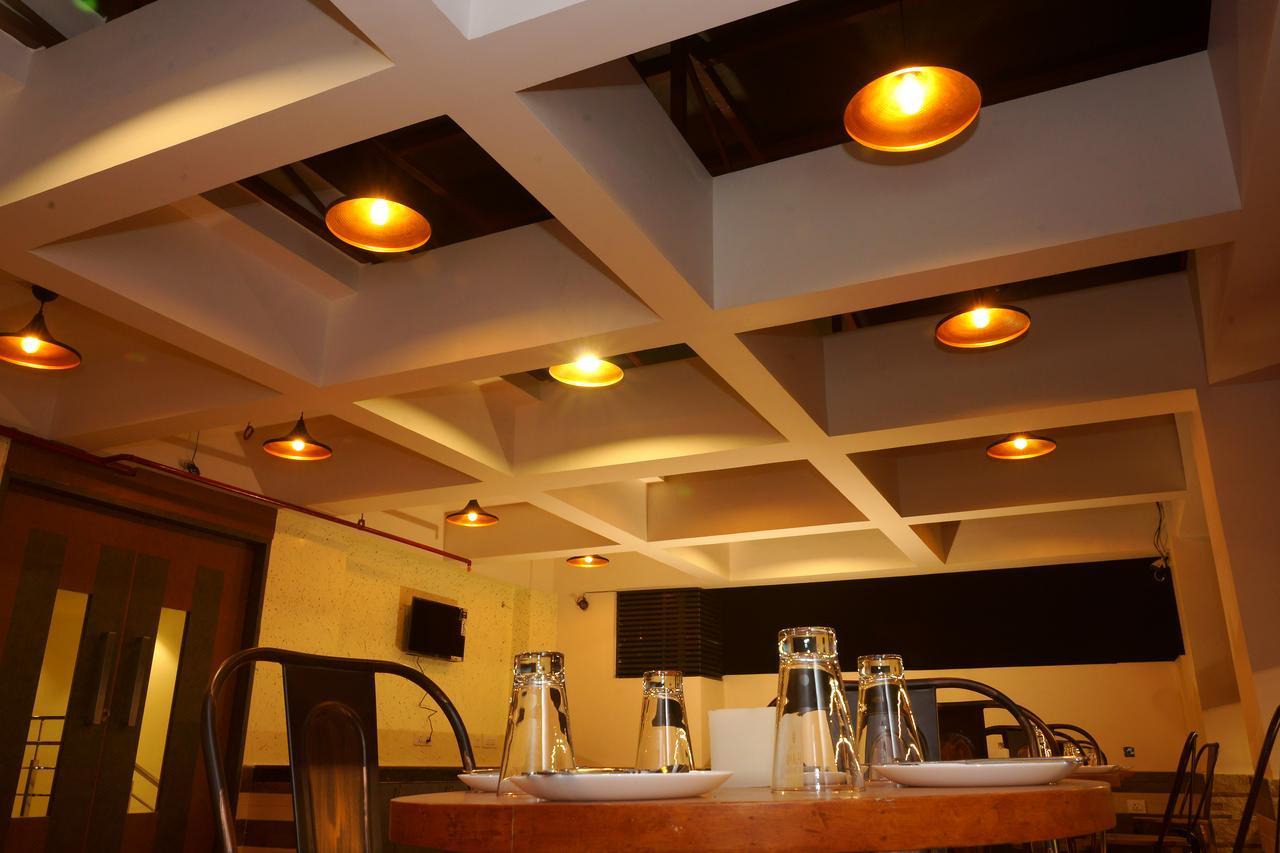 Amalfi Grand Hotel Patna  Ruang foto