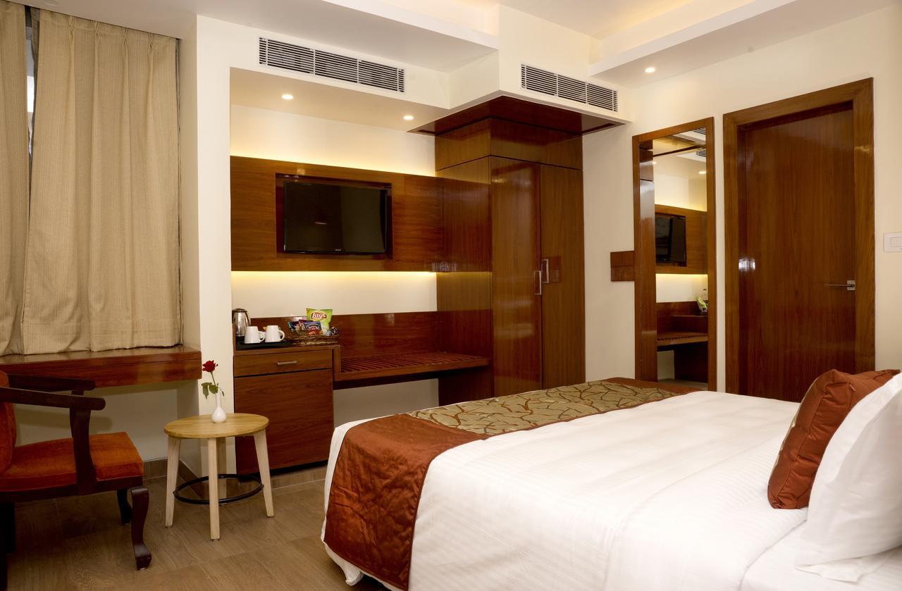 Amalfi Grand Hotel Patna  Ruang foto