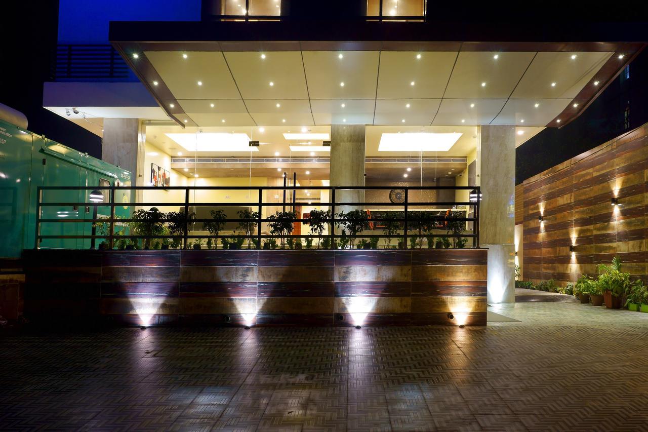 Amalfi Grand Hotel Patna  Ruang foto
