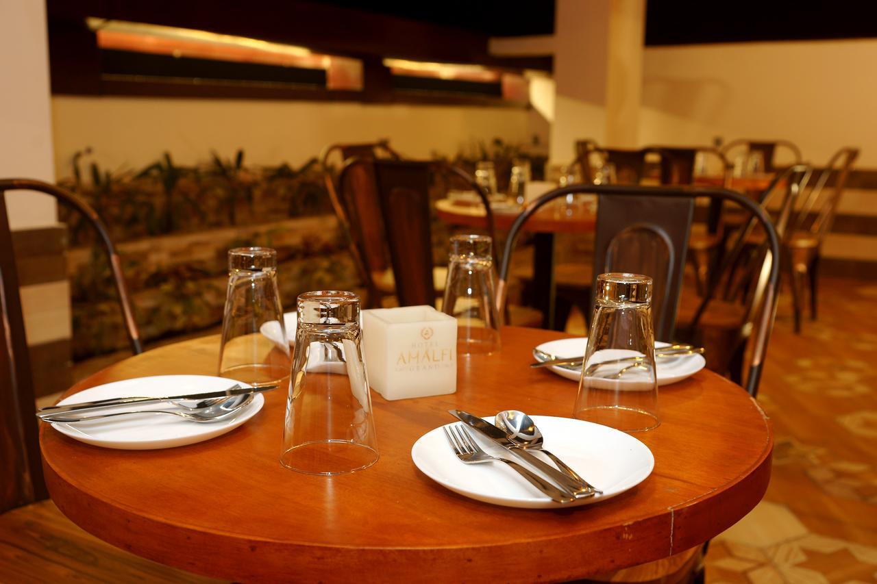 Amalfi Grand Hotel Patna  Ruang foto