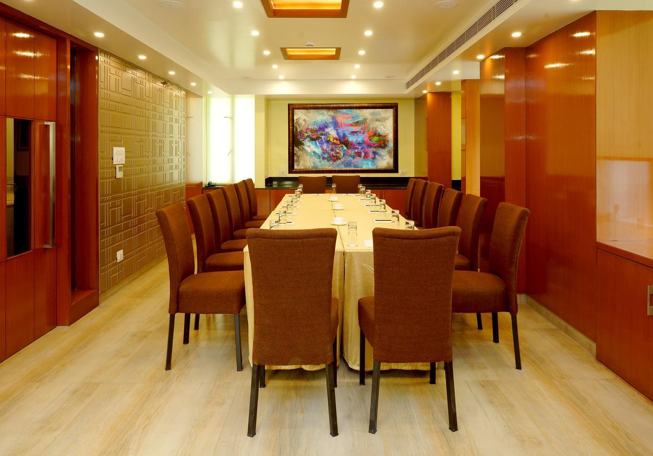 Amalfi Grand Hotel Patna  Ruang foto