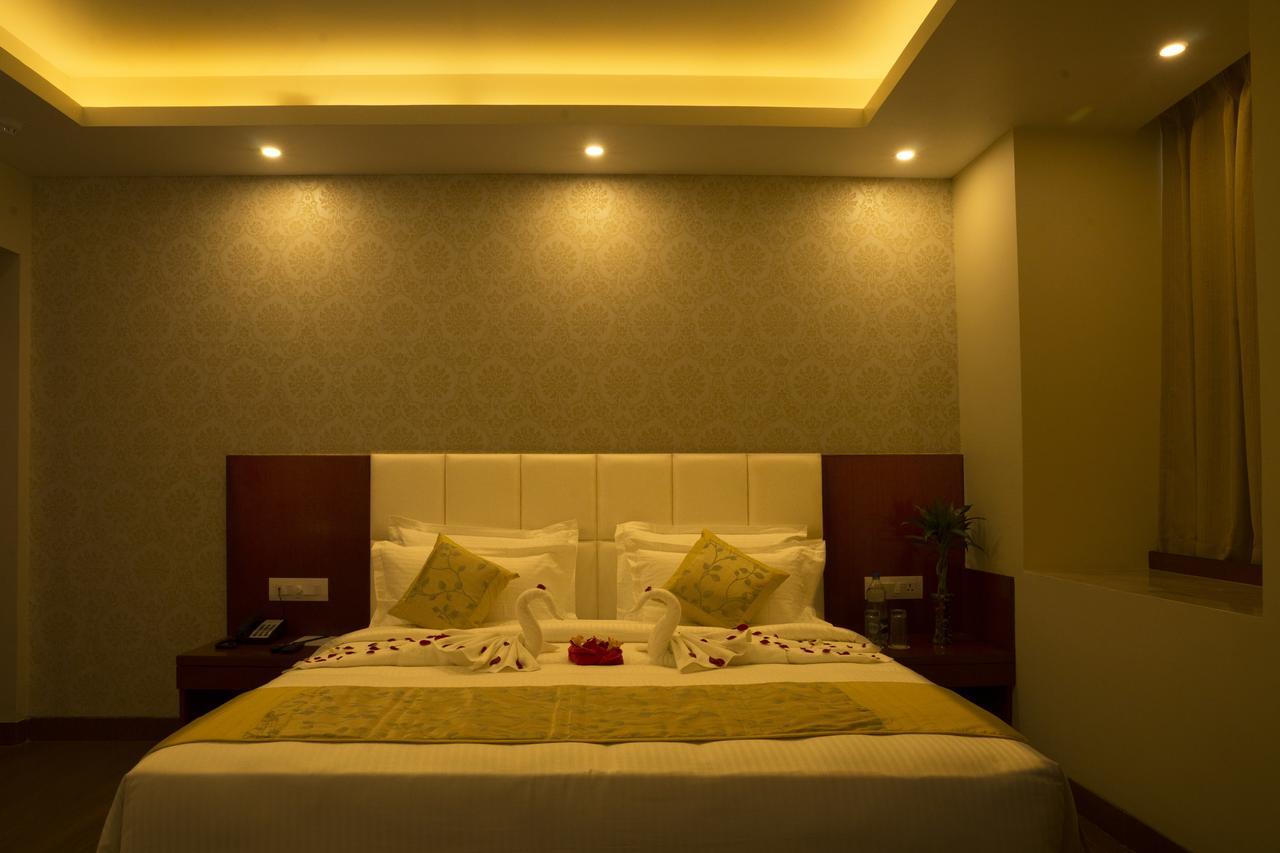 Amalfi Grand Hotel Patna  Ruang foto