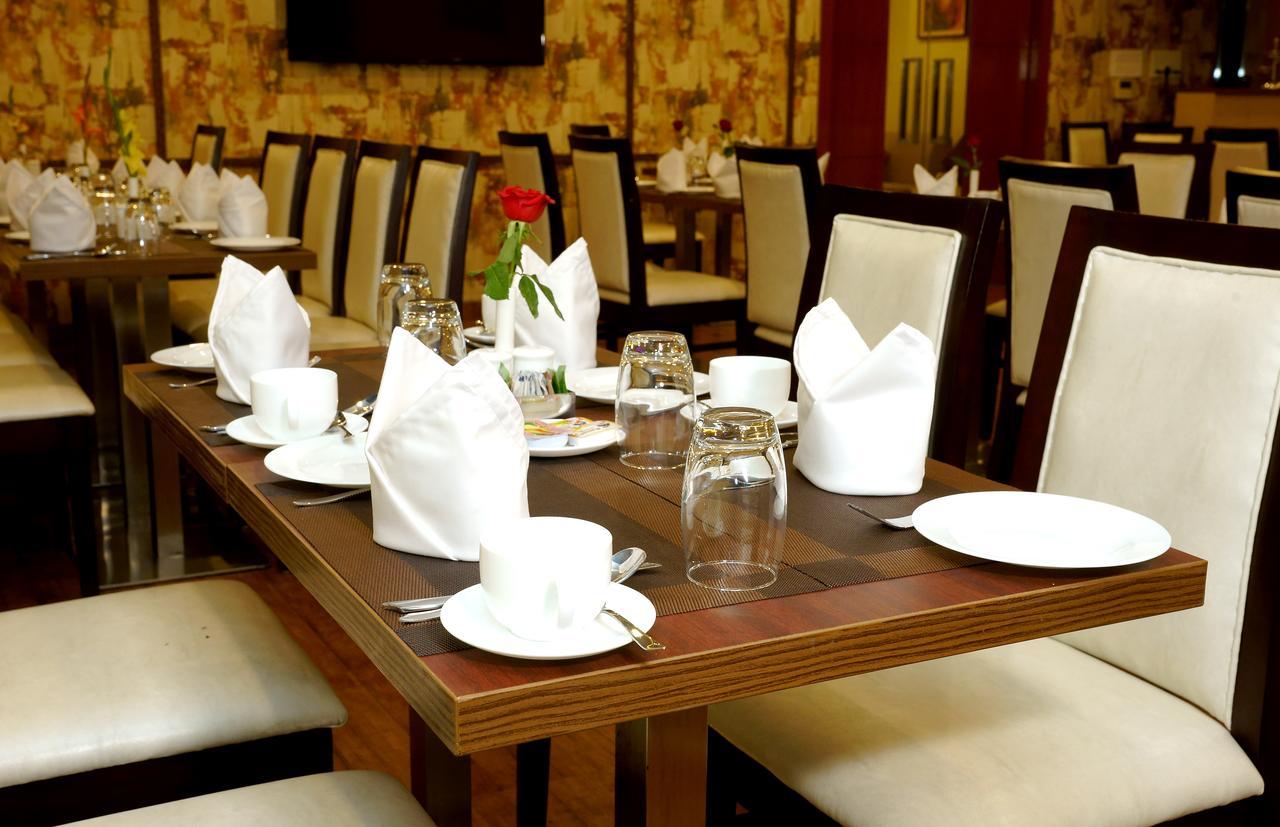 Amalfi Grand Hotel Patna  Ruang foto