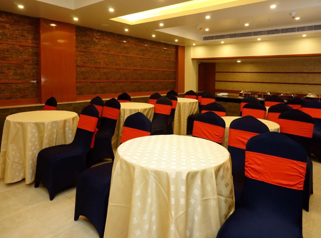 Amalfi Grand Hotel Patna  Ruang foto